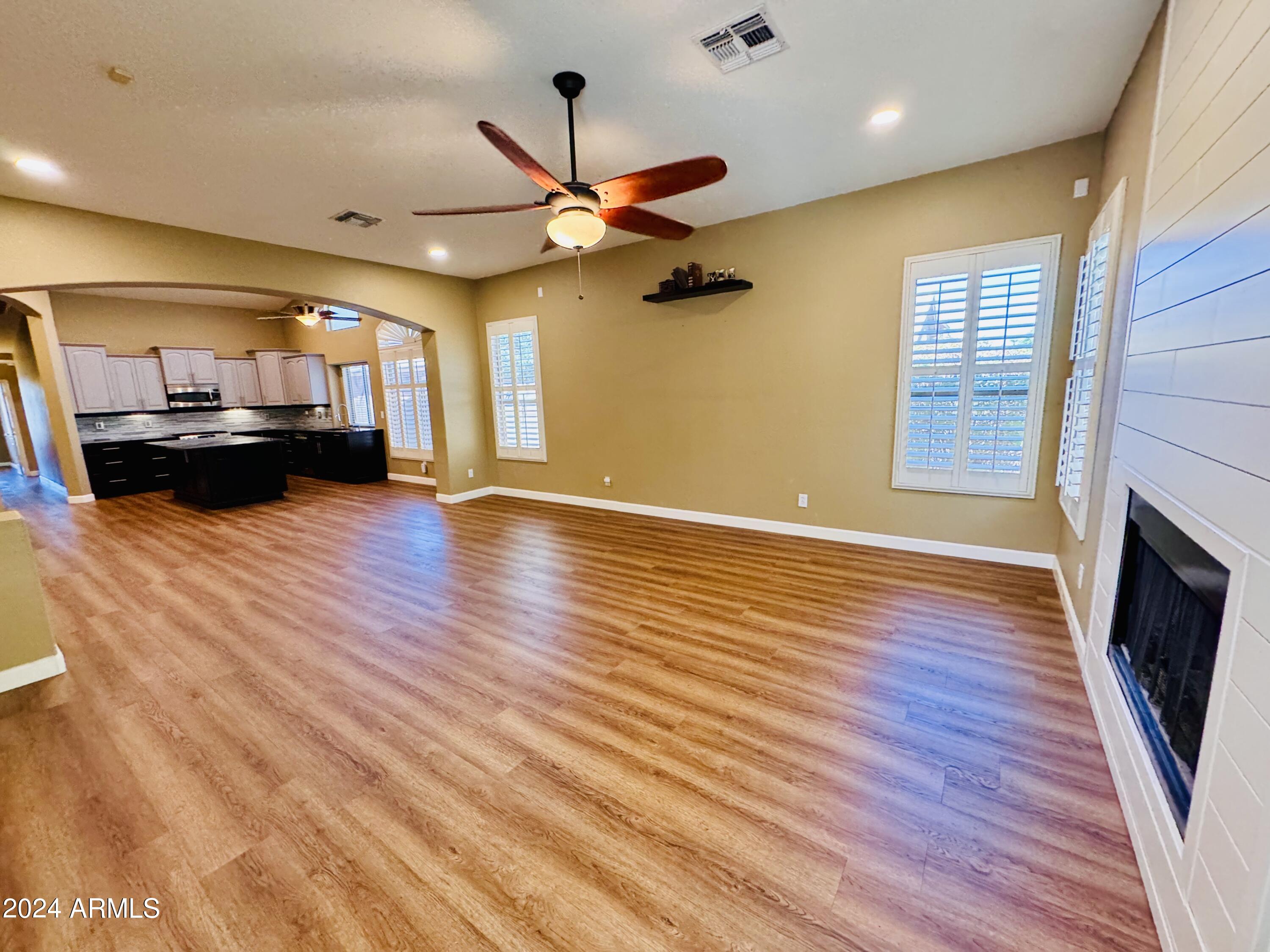 881 E Constitution Drive