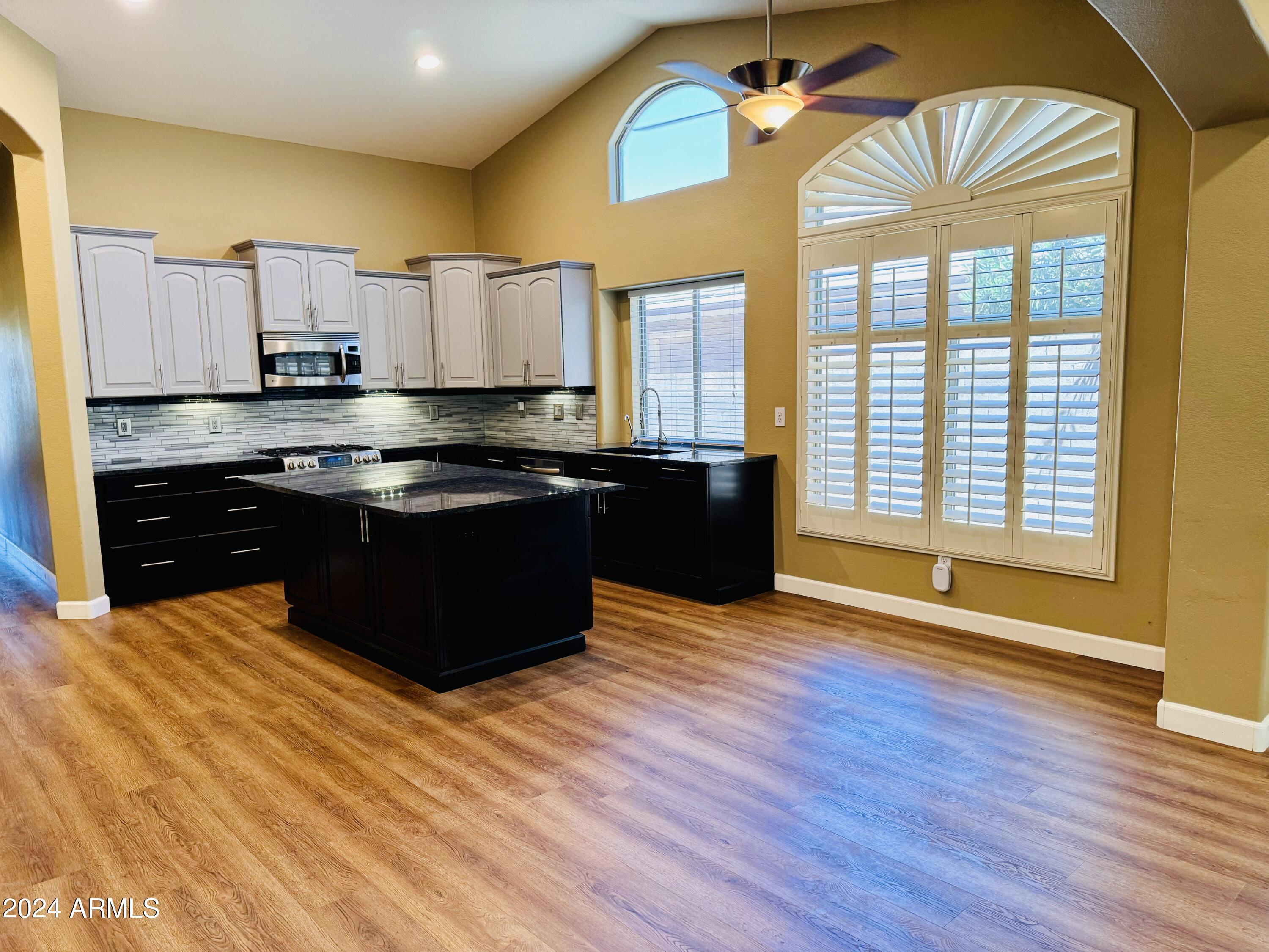 881 E Constitution Drive