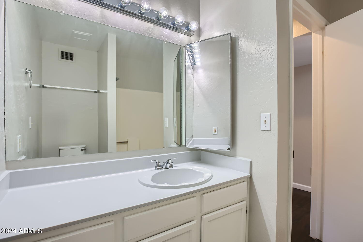 4169 E HUNTINGTON Drive