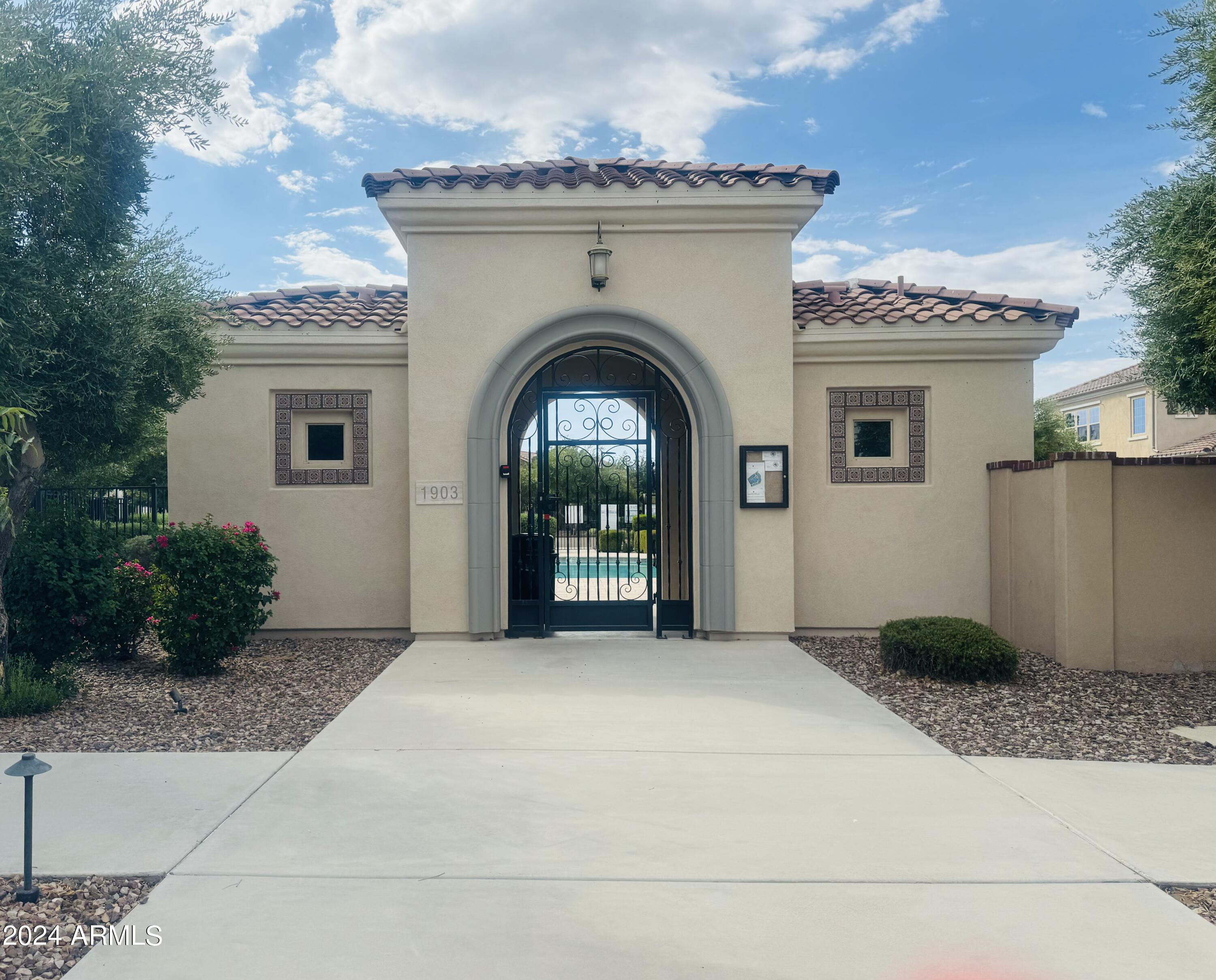 1961 W Yellowstone Way