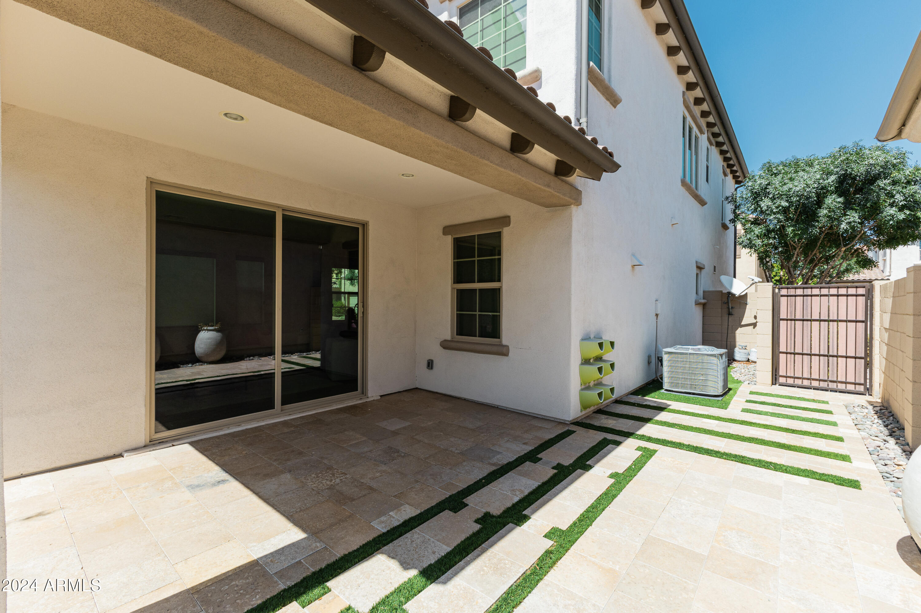 1961 W Yellowstone Way