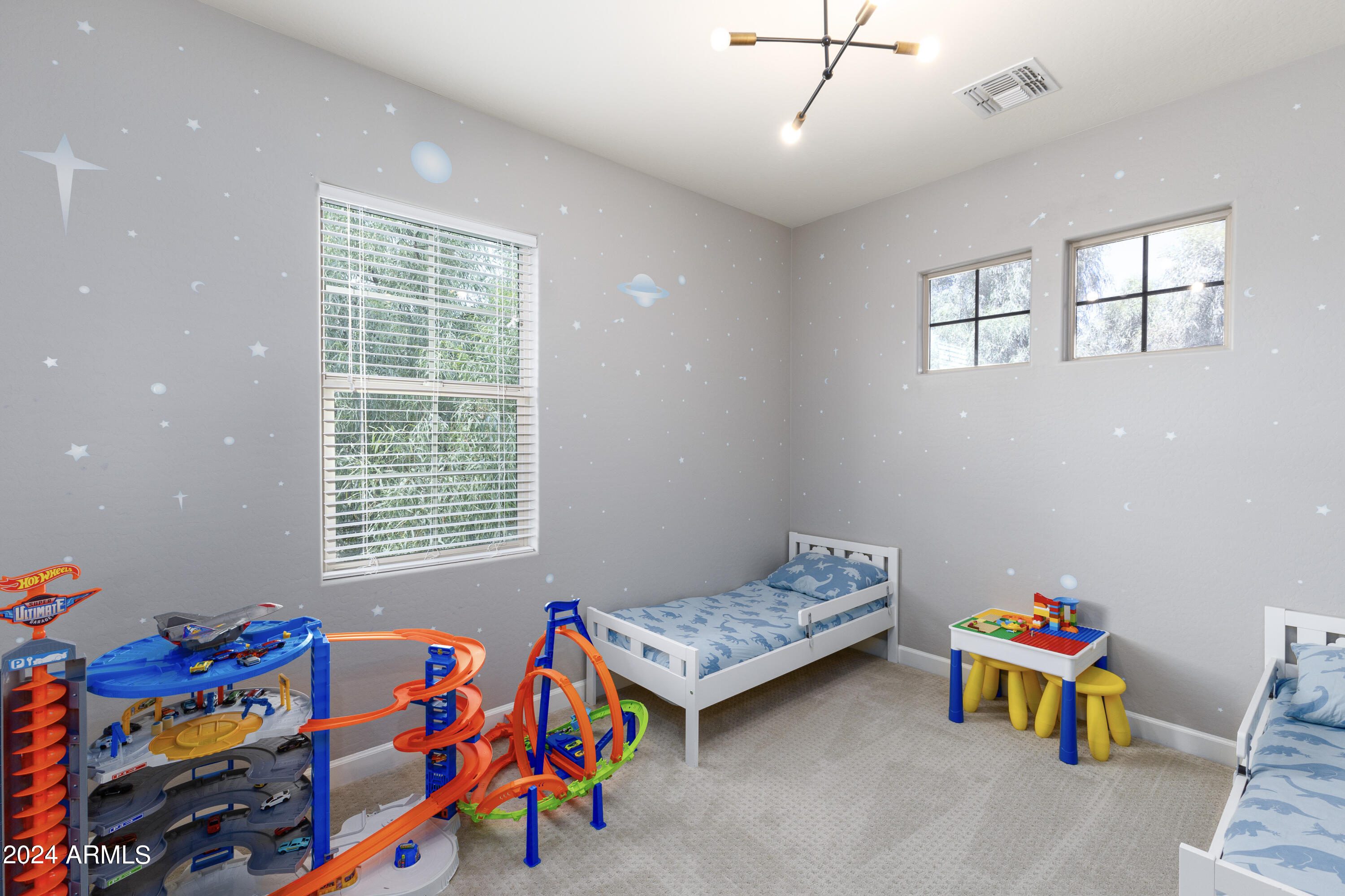 1961 W Yellowstone Way