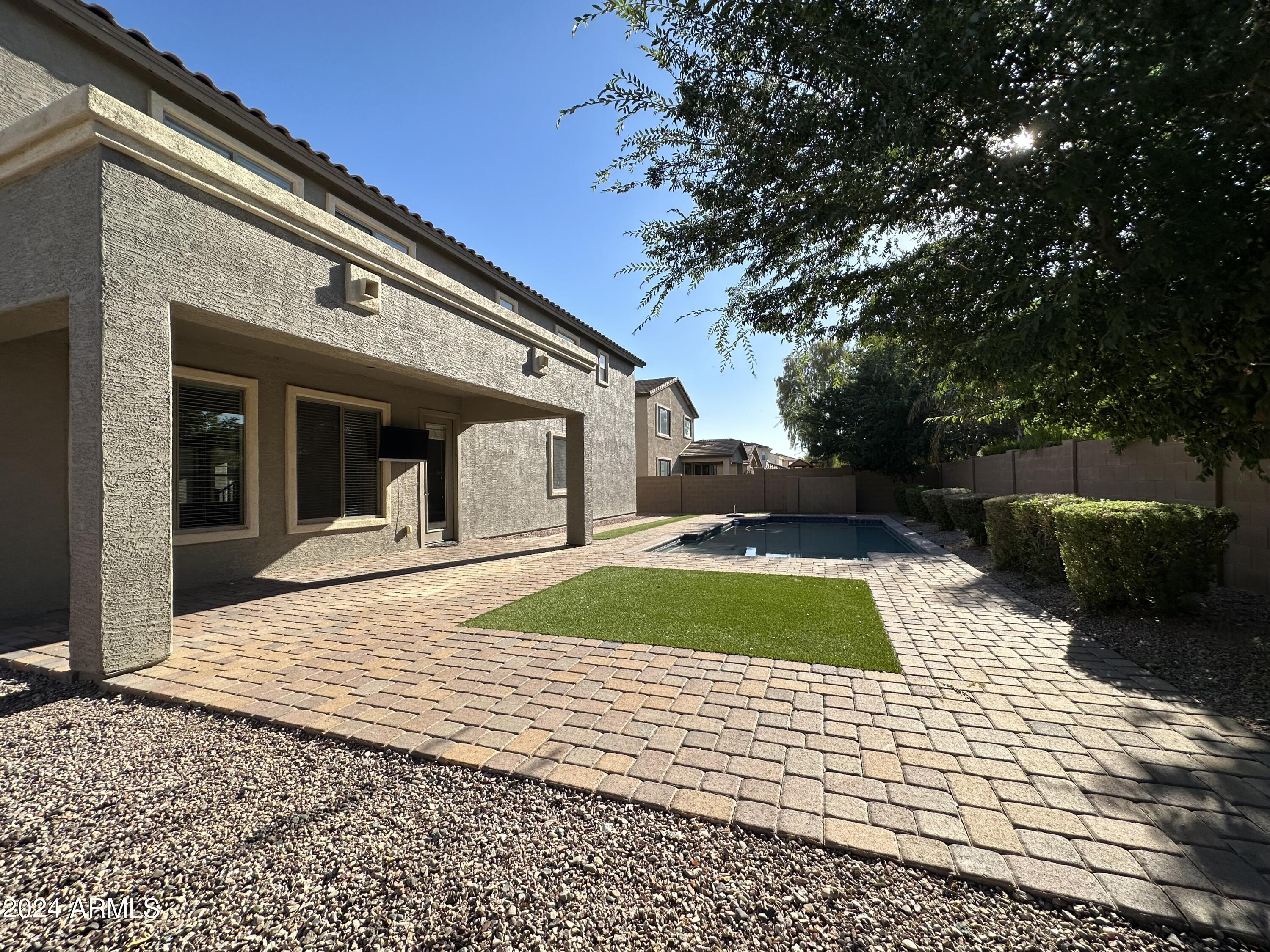 3304 E Blueridge Way