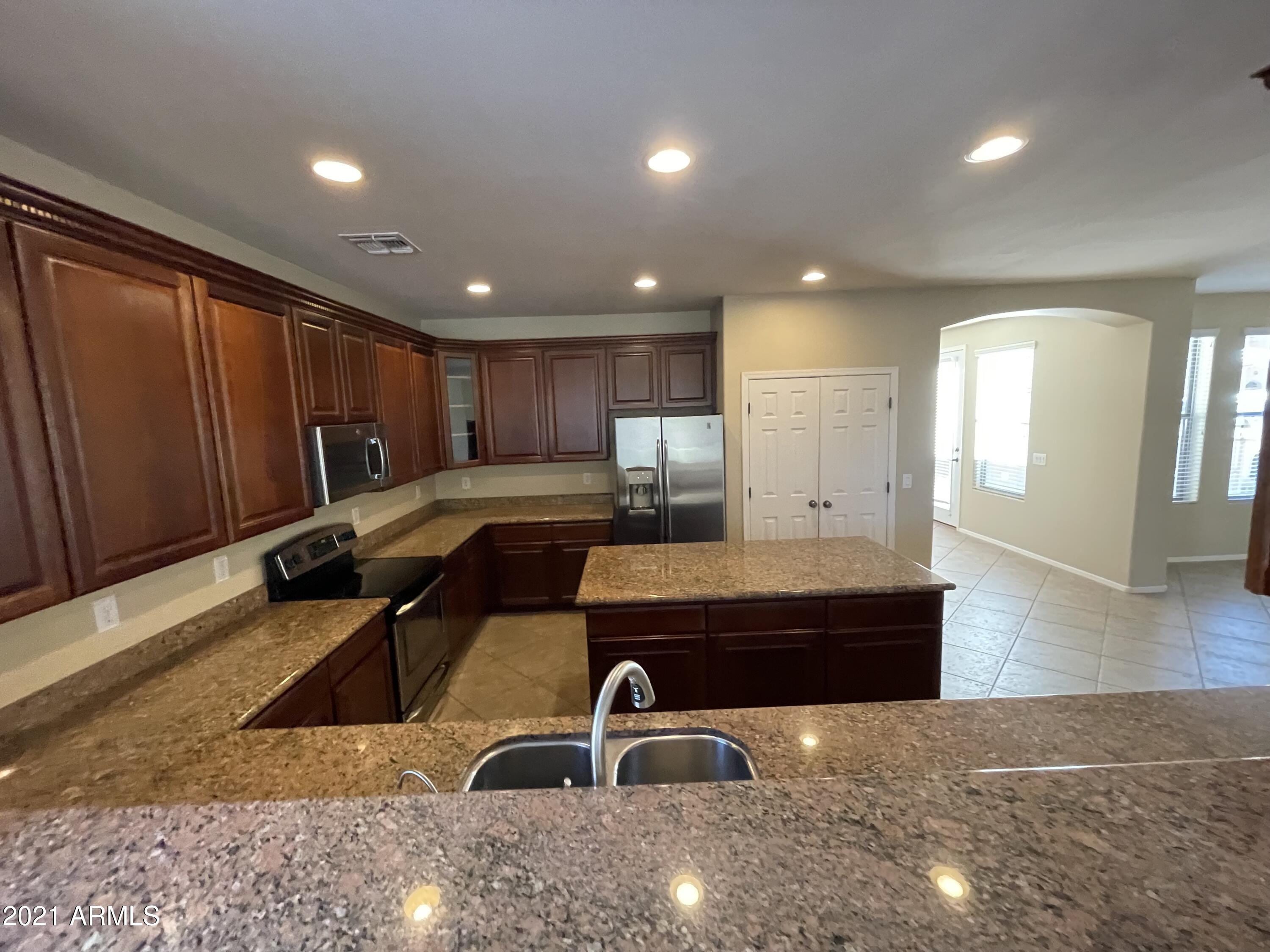 3304 E Blueridge Way