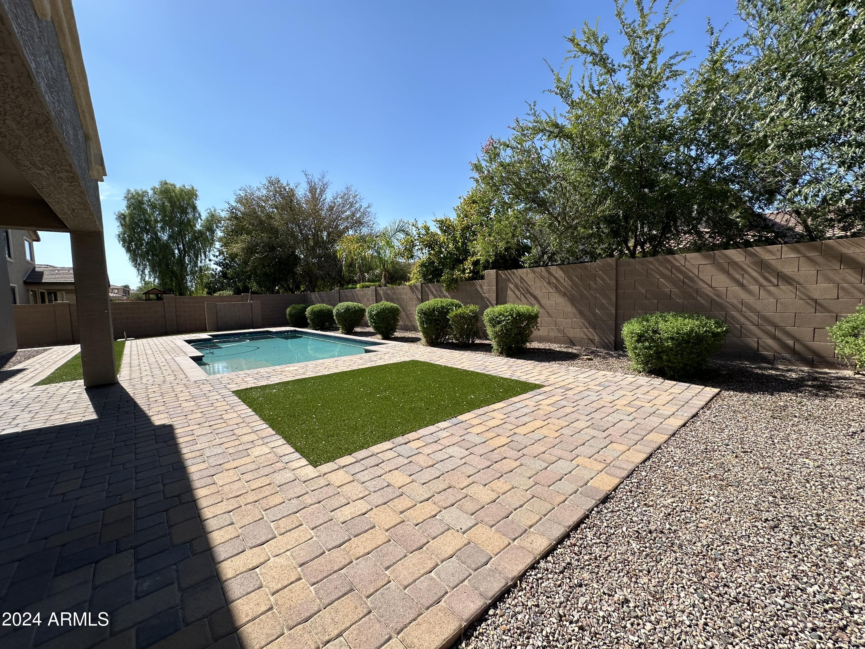 3304 E Blueridge Way