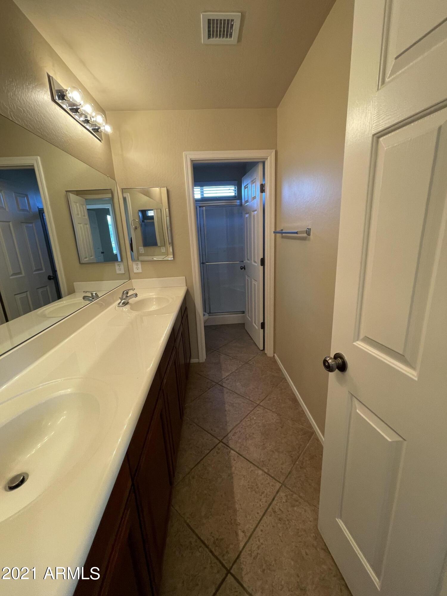 3304 E Blueridge Way