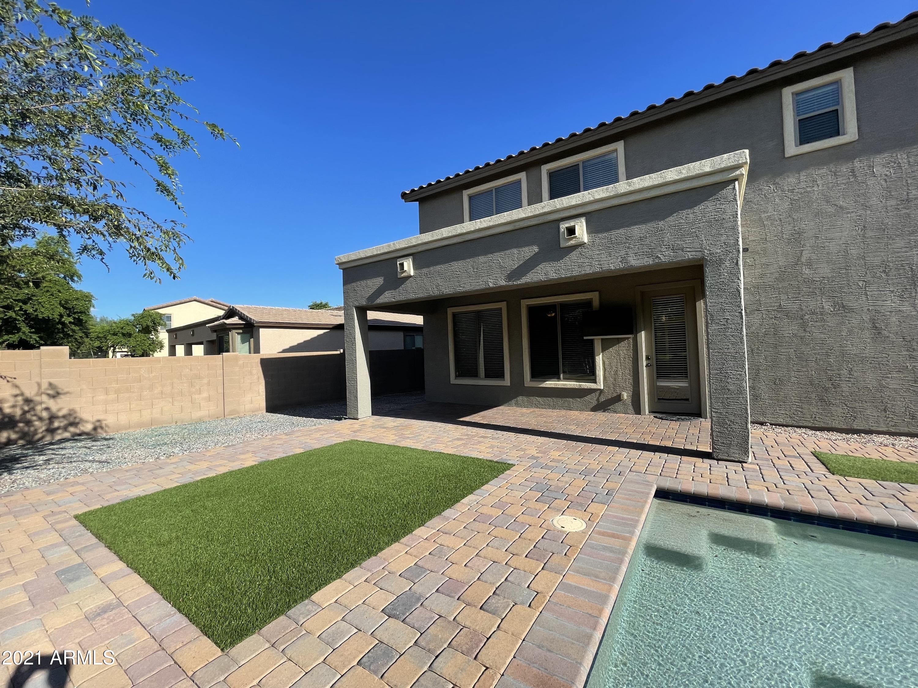 3304 E Blueridge Way