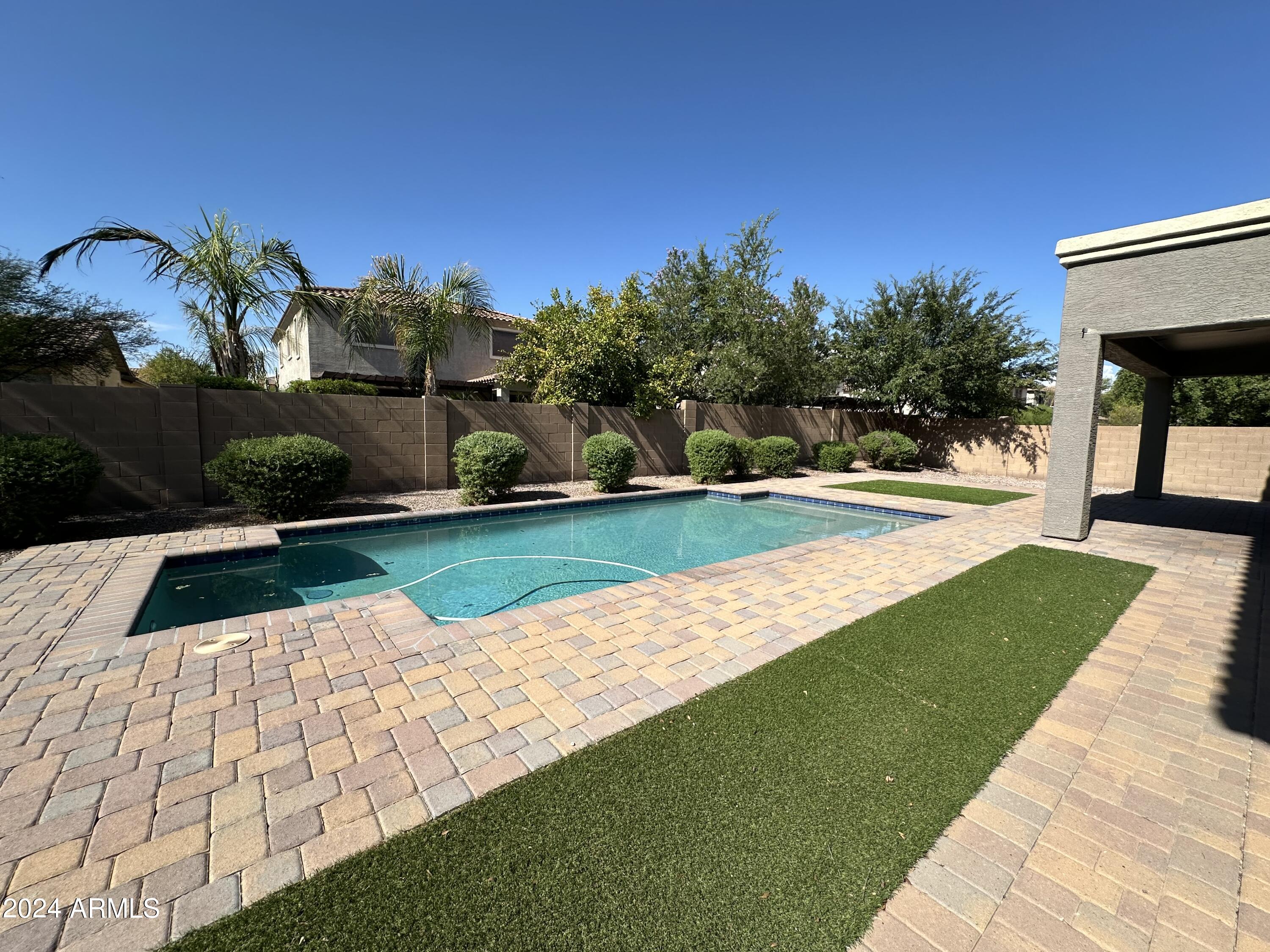 3304 E Blueridge Way