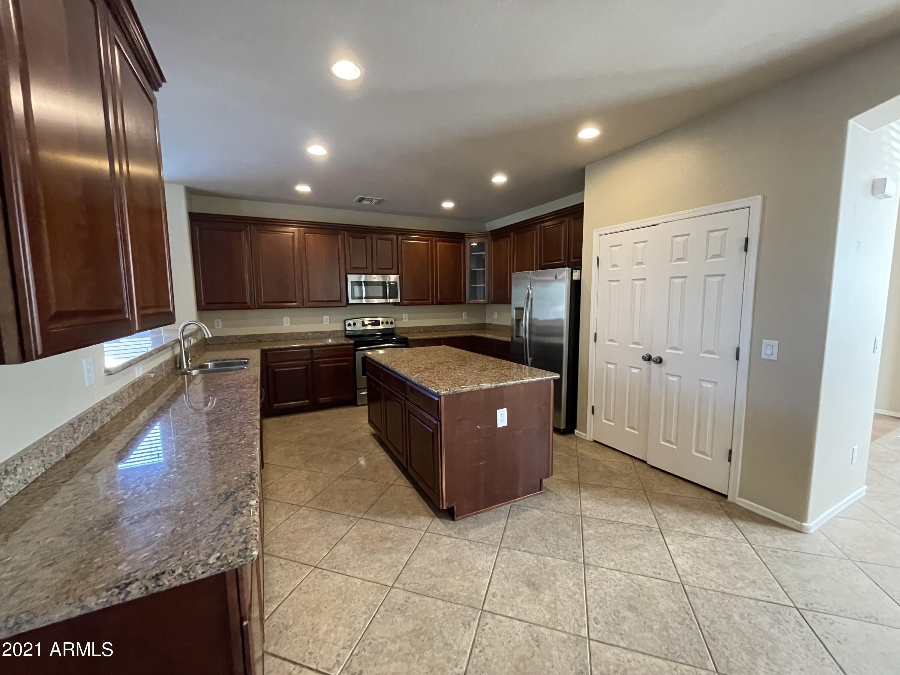 3304 E Blueridge Way