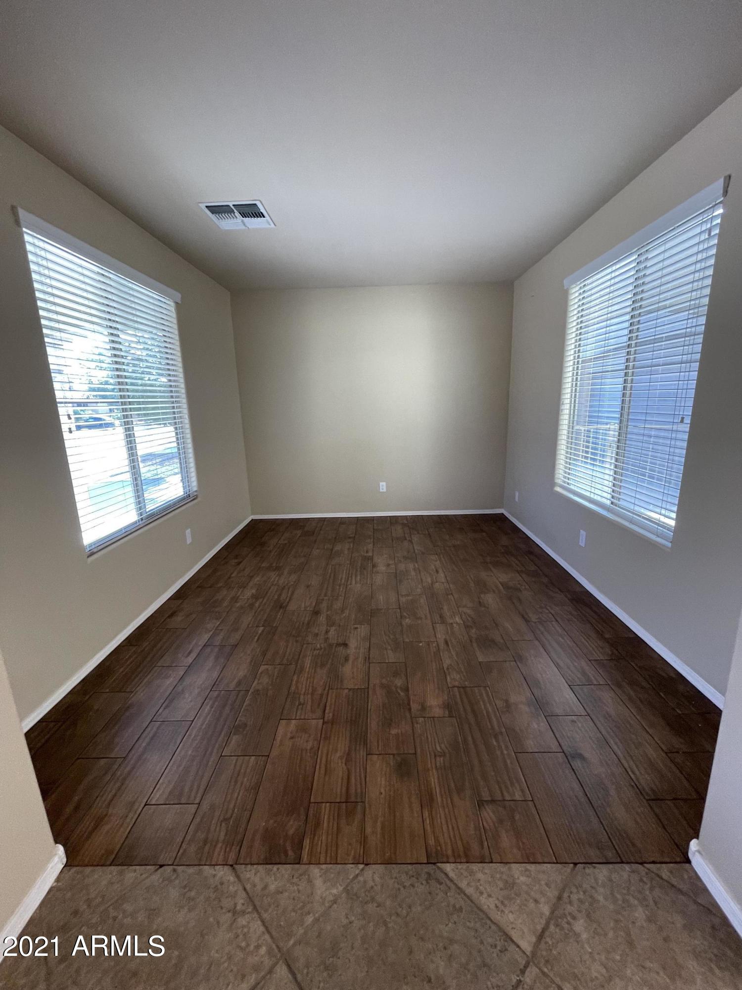 3304 E Blueridge Way