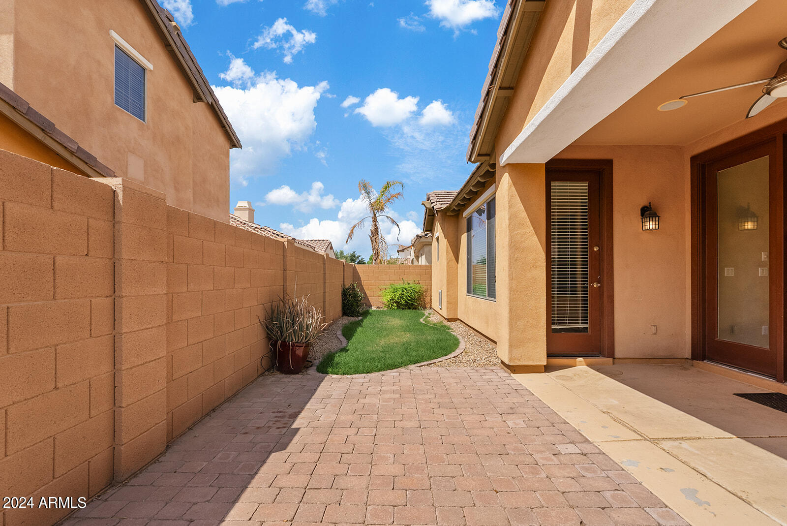 311 W WISTERIA Place