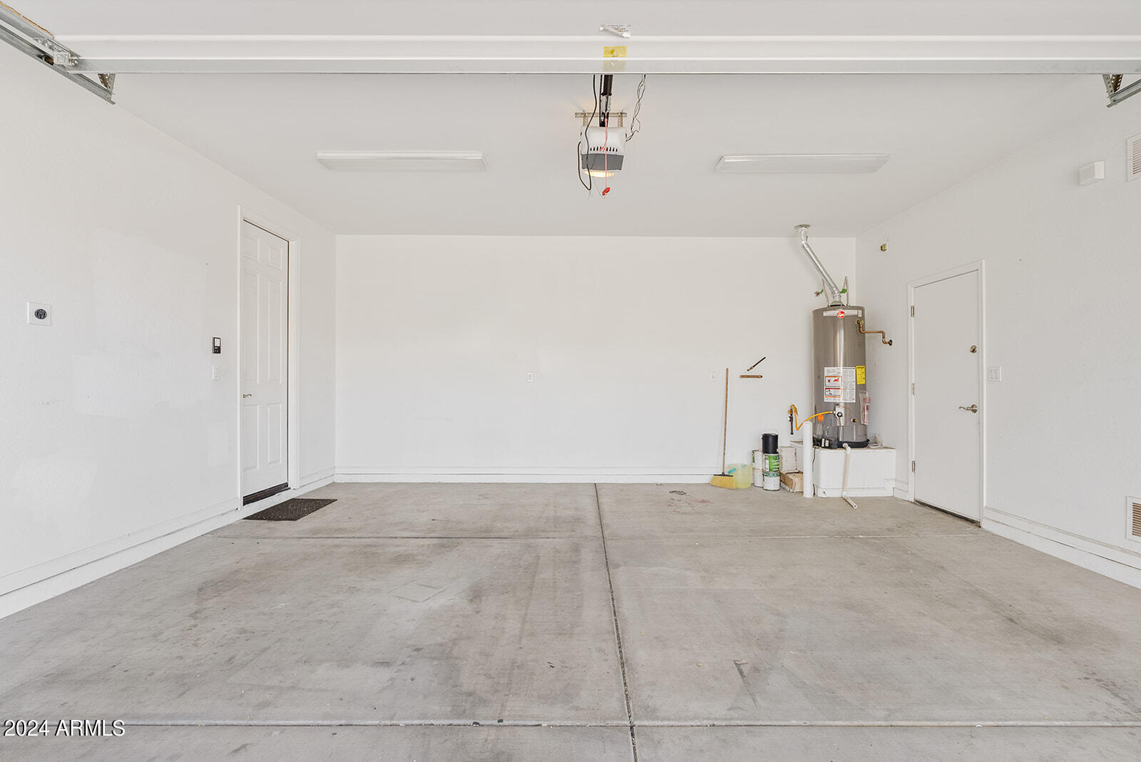 311 W WISTERIA Place