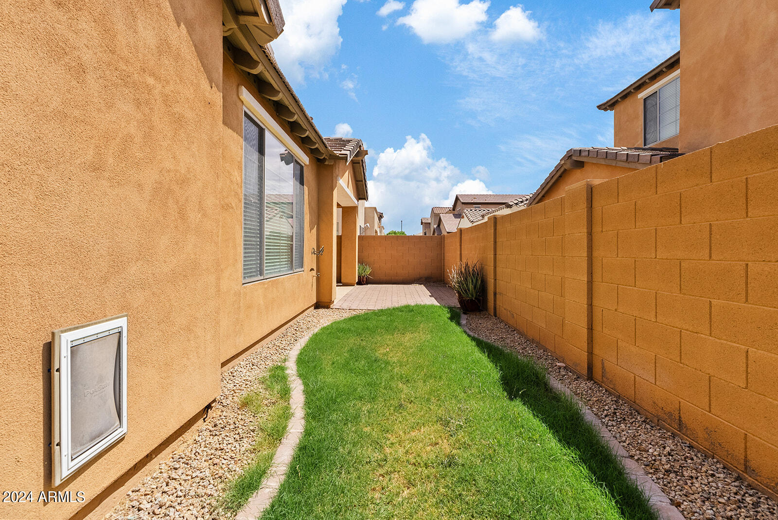 311 W WISTERIA Place