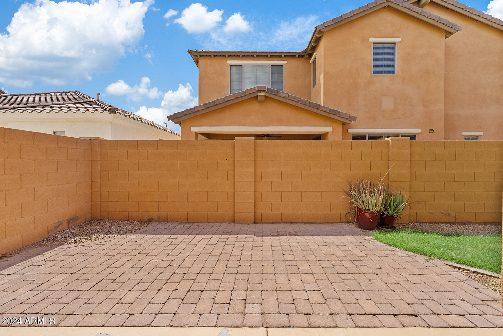 311 W WISTERIA Place