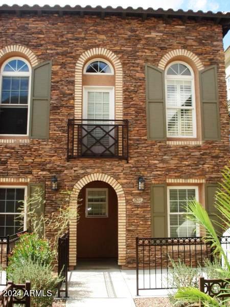 2637 S HARMONY Avenue