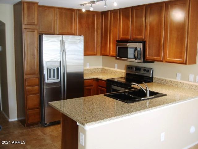 2637 S HARMONY Avenue