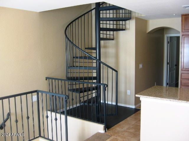 2637 S HARMONY Avenue