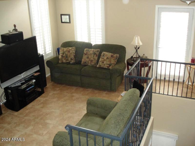 2637 S HARMONY Avenue