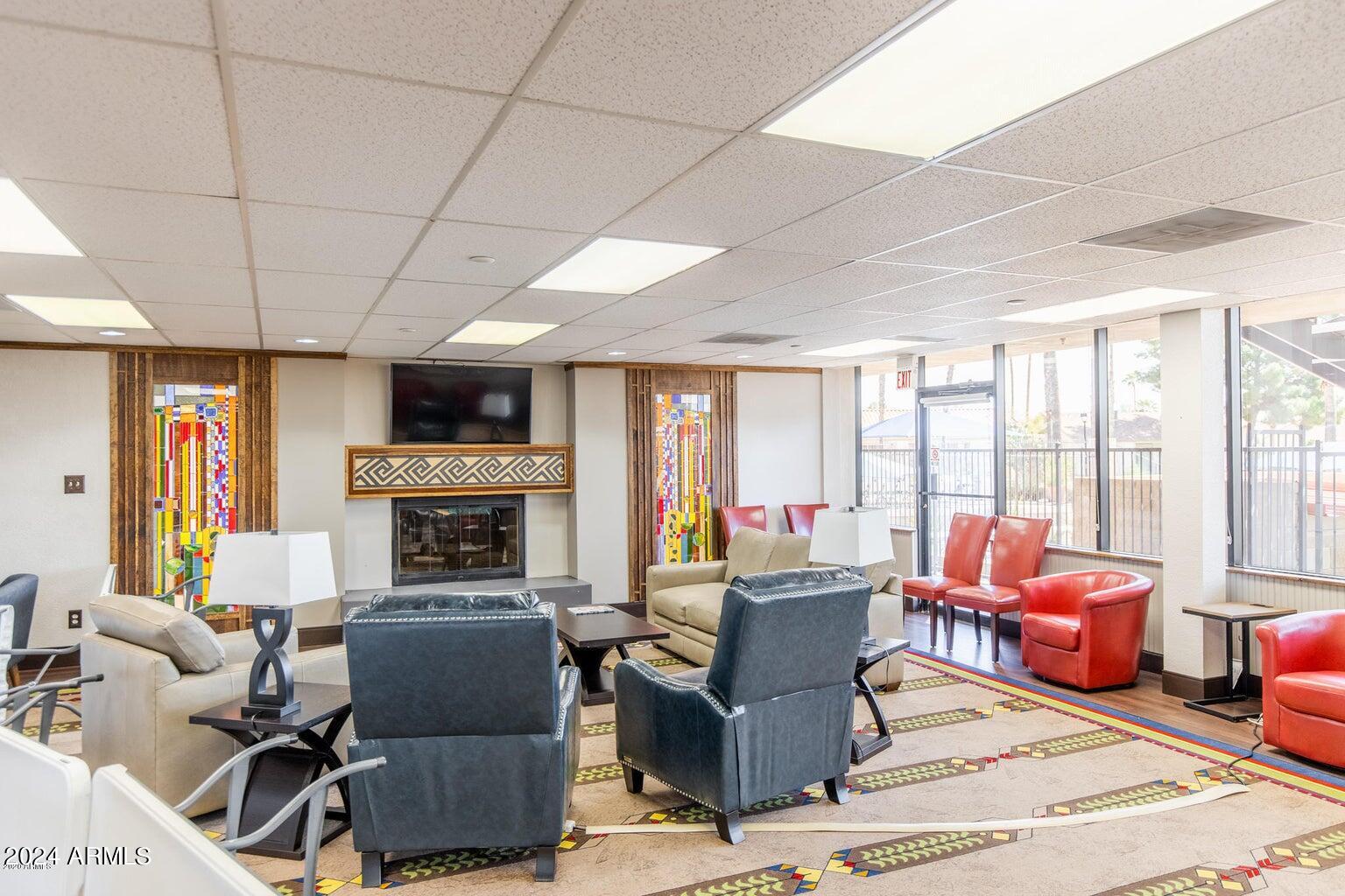 1864 E AUGUSTA Avenue