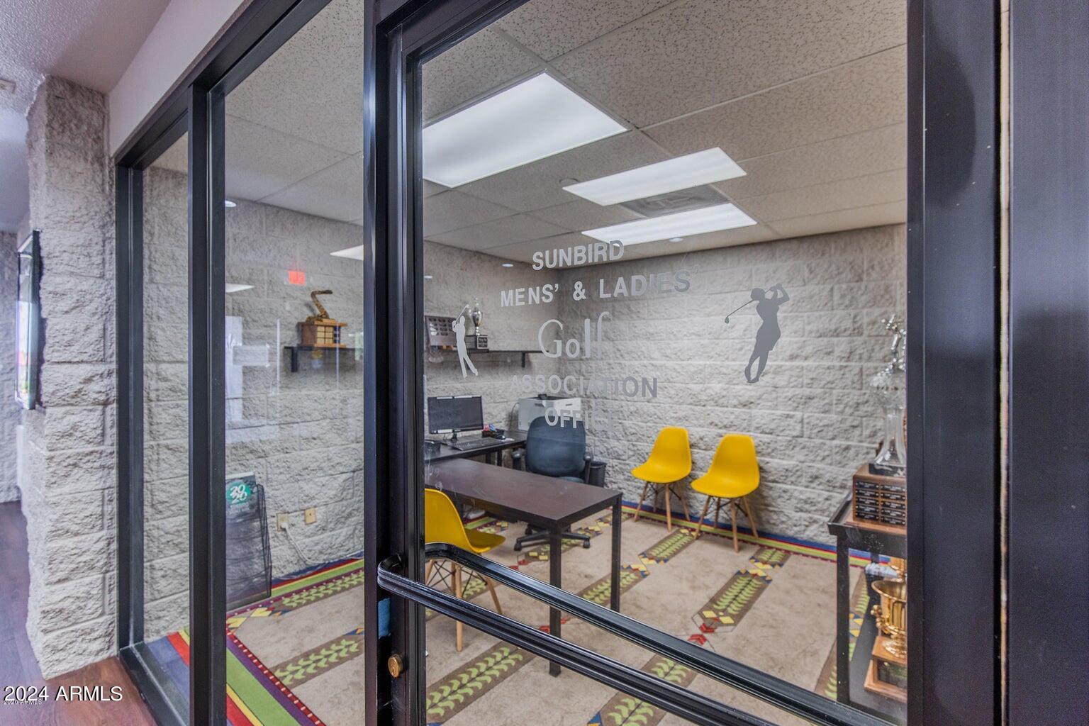 1864 E AUGUSTA Avenue