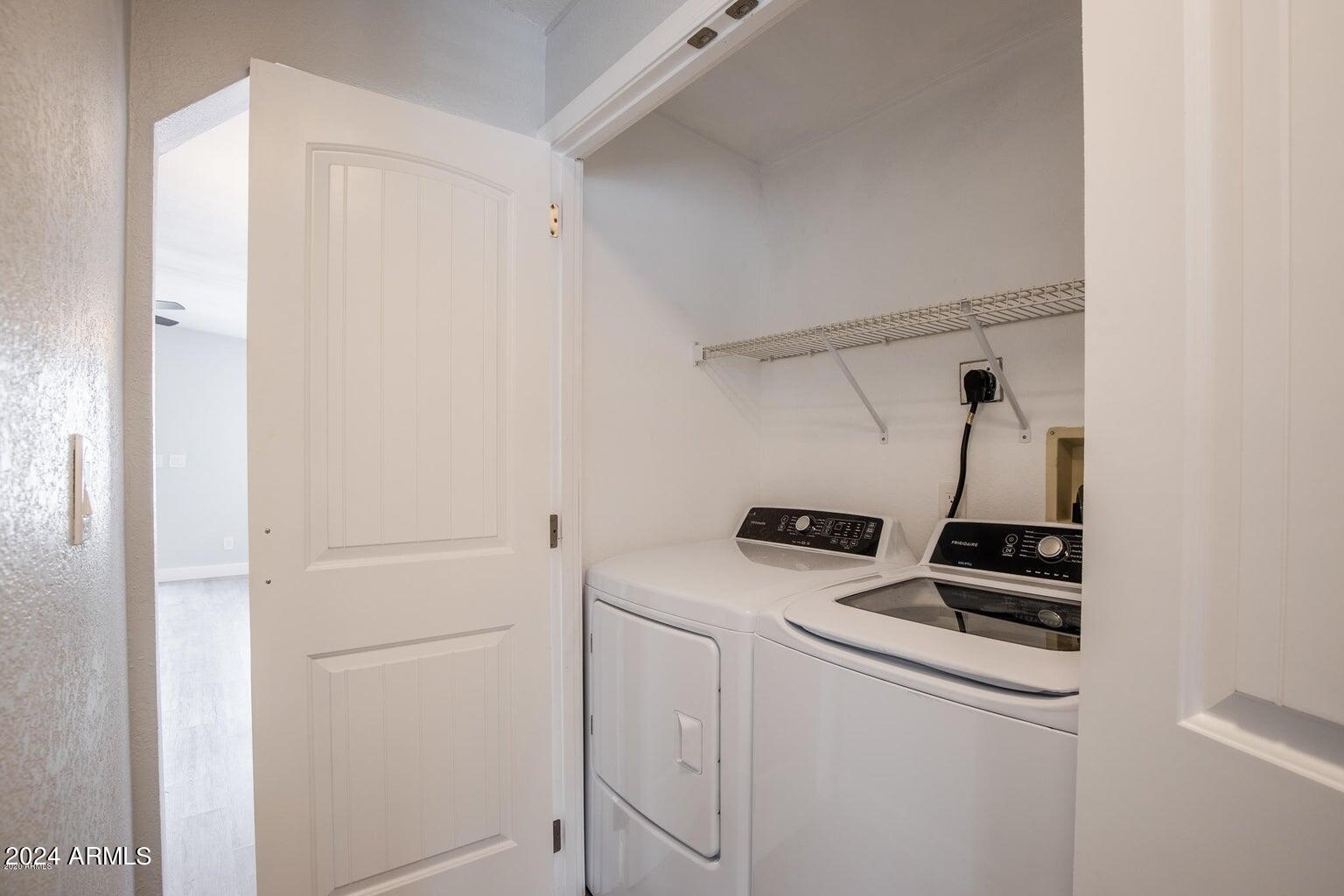 1864 E AUGUSTA Avenue