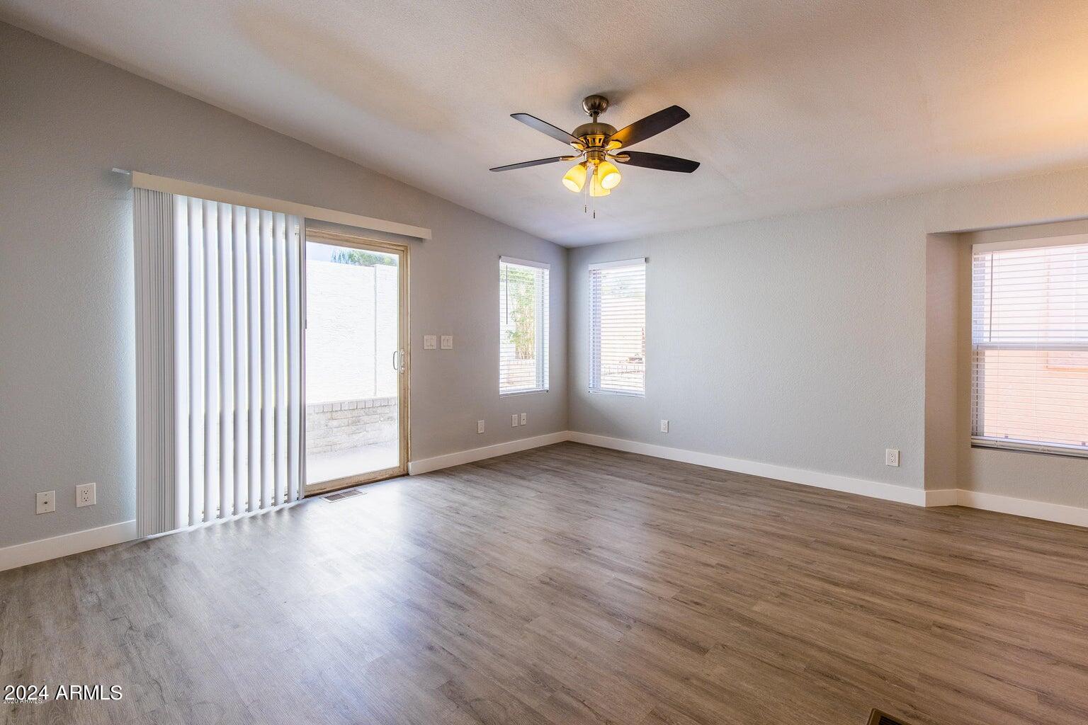 1864 E AUGUSTA Avenue