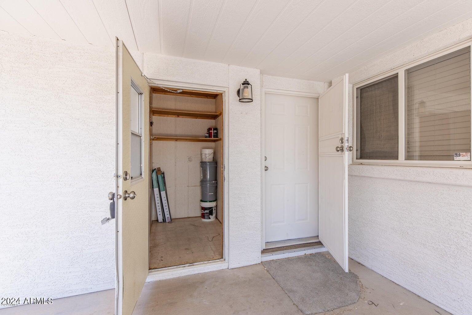 1864 E AUGUSTA Avenue