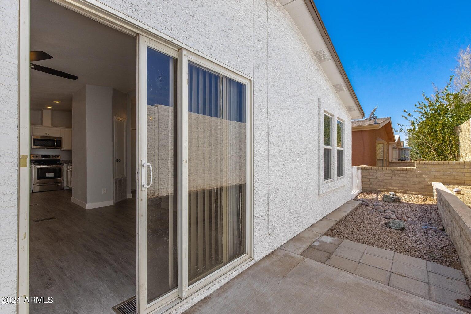 1864 E AUGUSTA Avenue