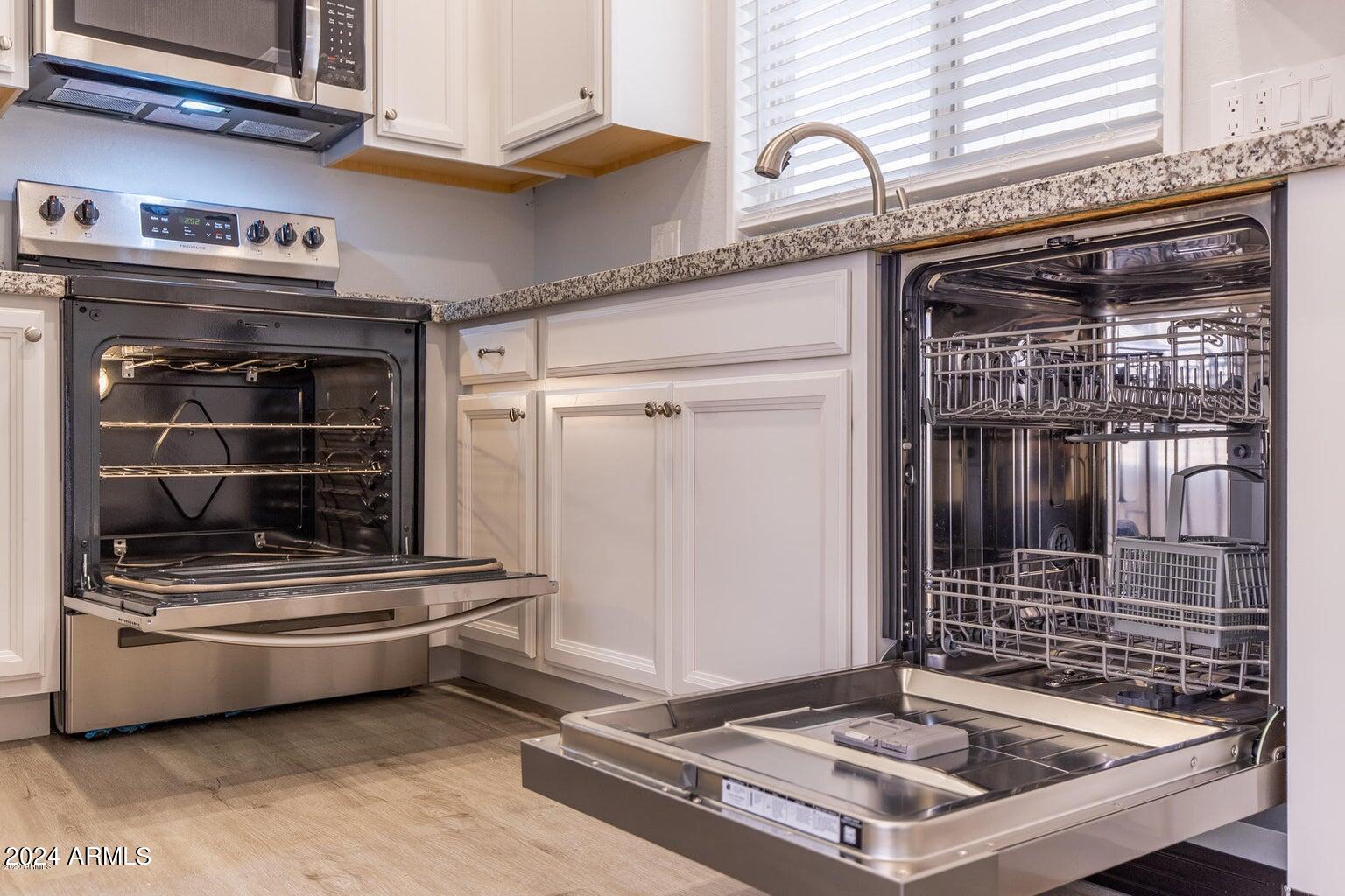 1864 E AUGUSTA Avenue