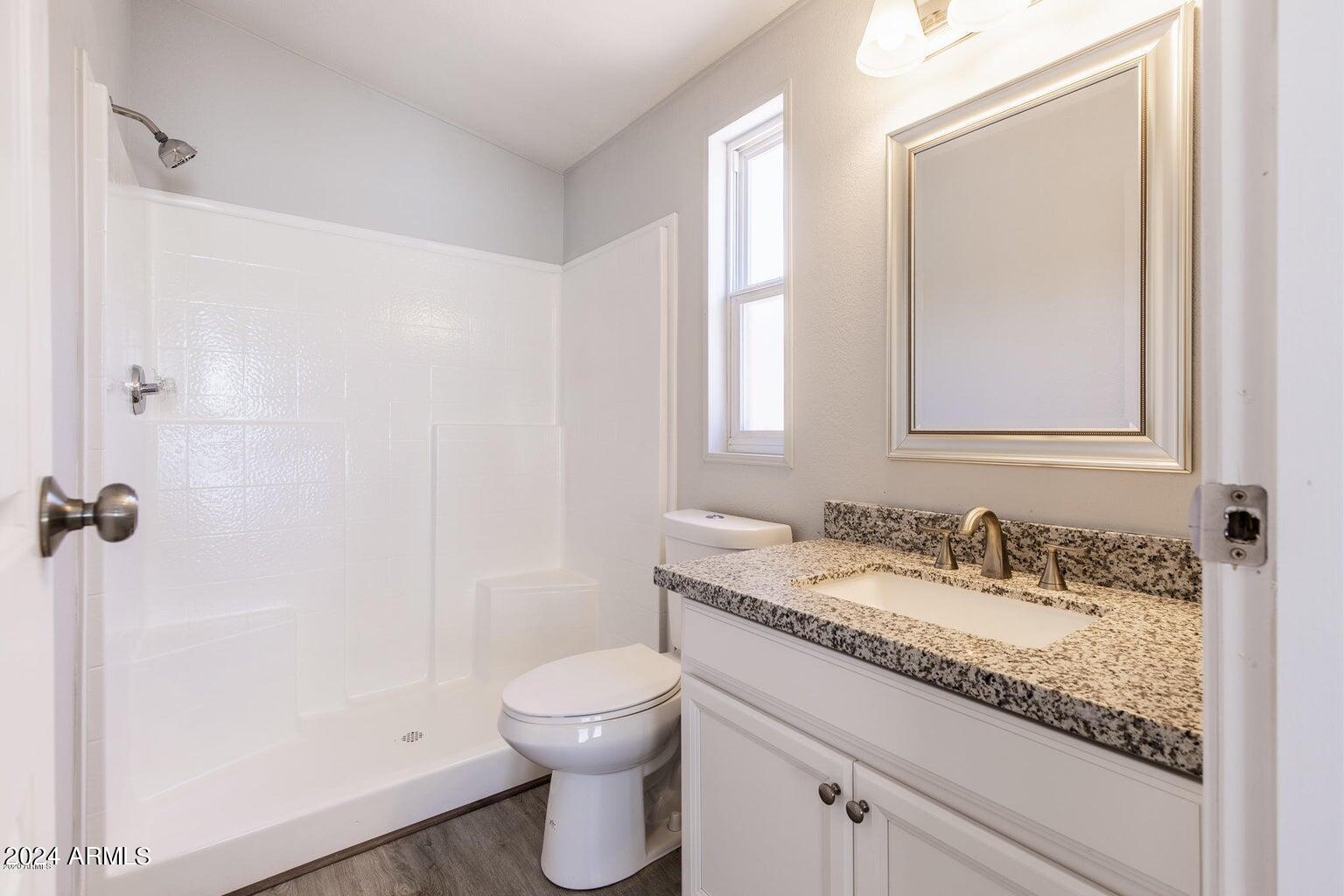 1864 E AUGUSTA Avenue