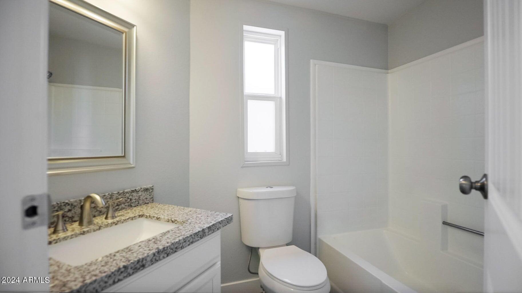 1864 E AUGUSTA Avenue