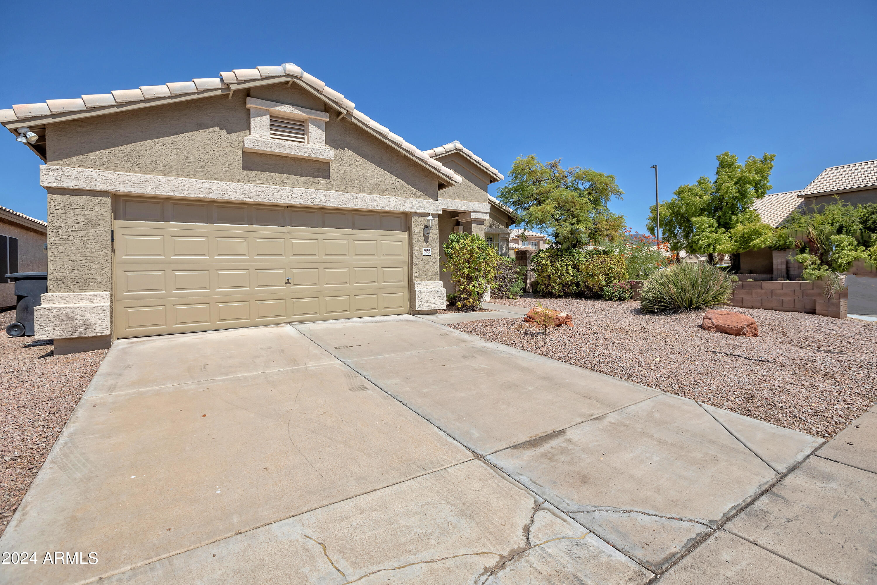 9292 E DREYFUS Place