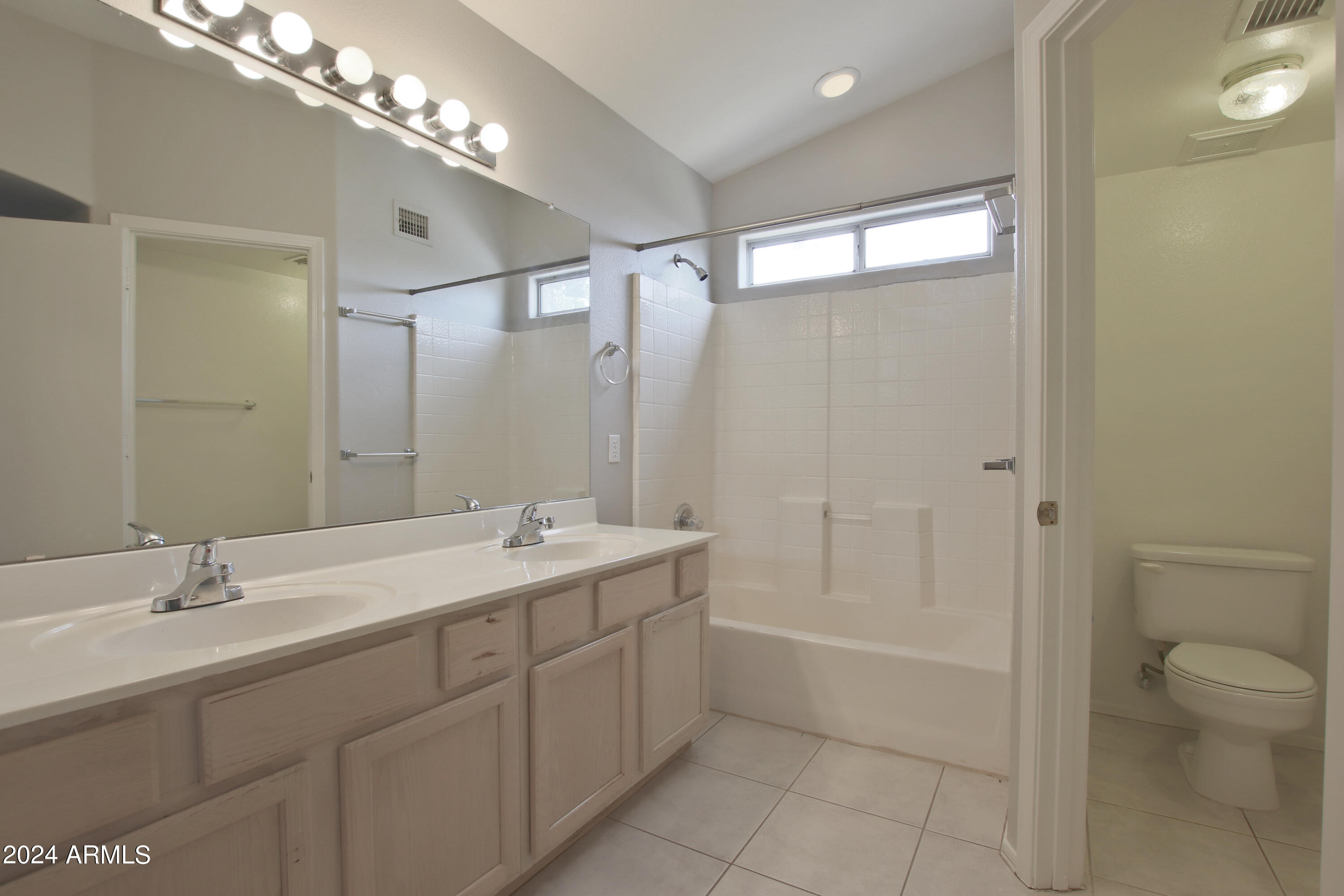 3936 E ROSEMONTE Drive