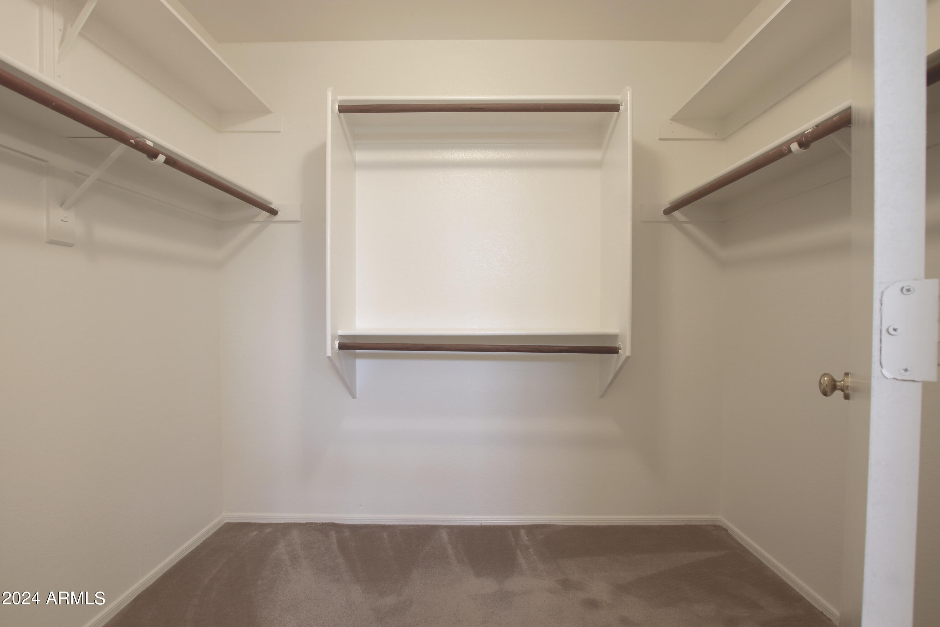 3936 E ROSEMONTE Drive