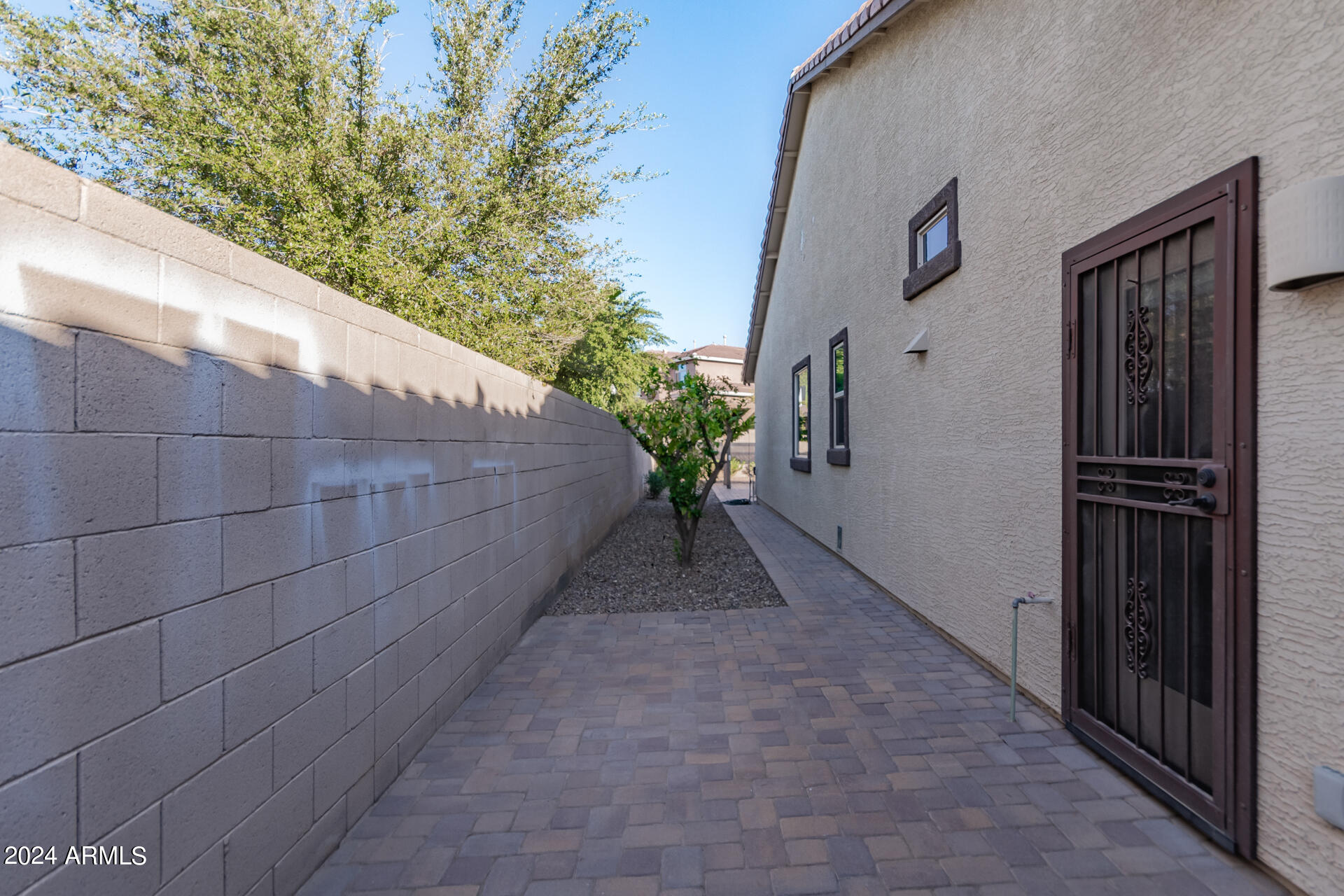 1069 E PERIWINKLE Way