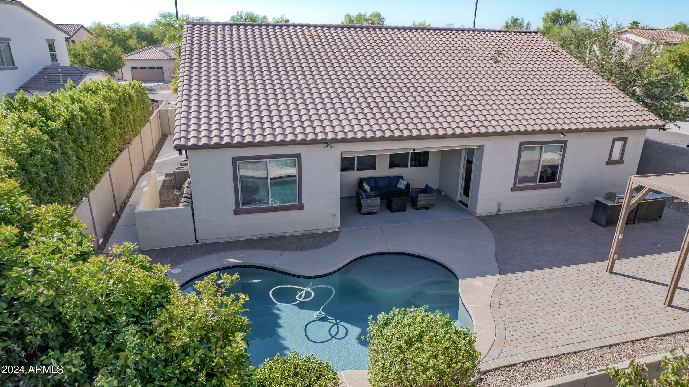 1069 E PERIWINKLE Way