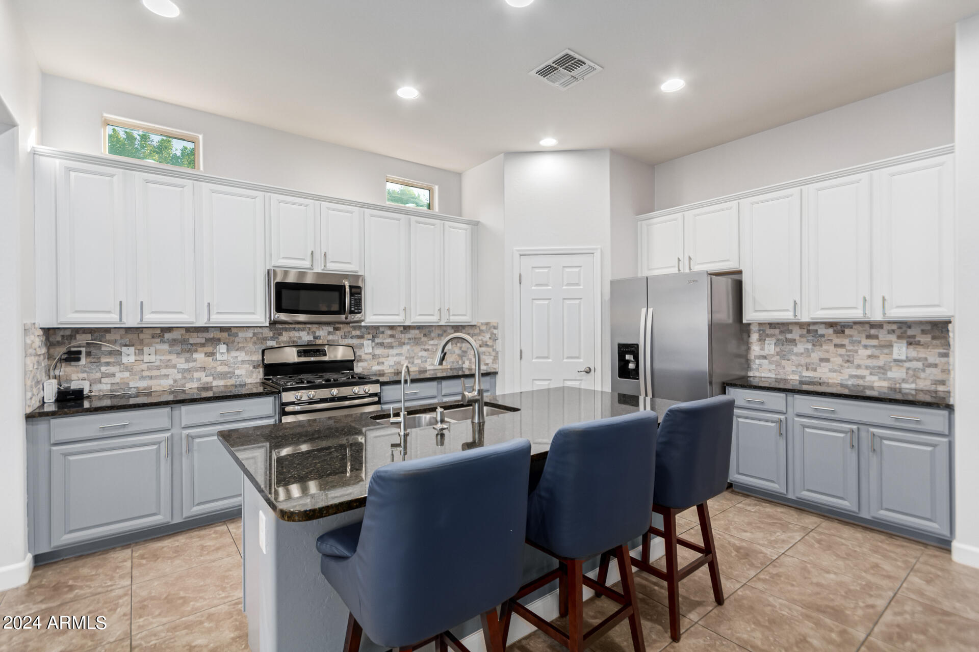 1069 E PERIWINKLE Way