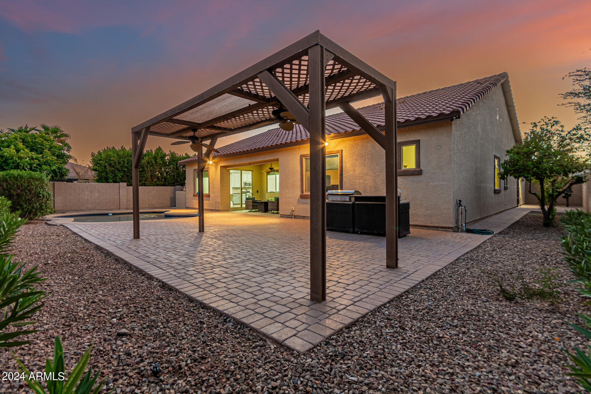 1069 E PERIWINKLE Way