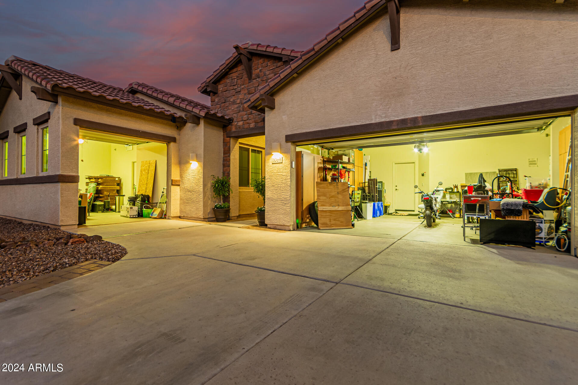 1069 E PERIWINKLE Way