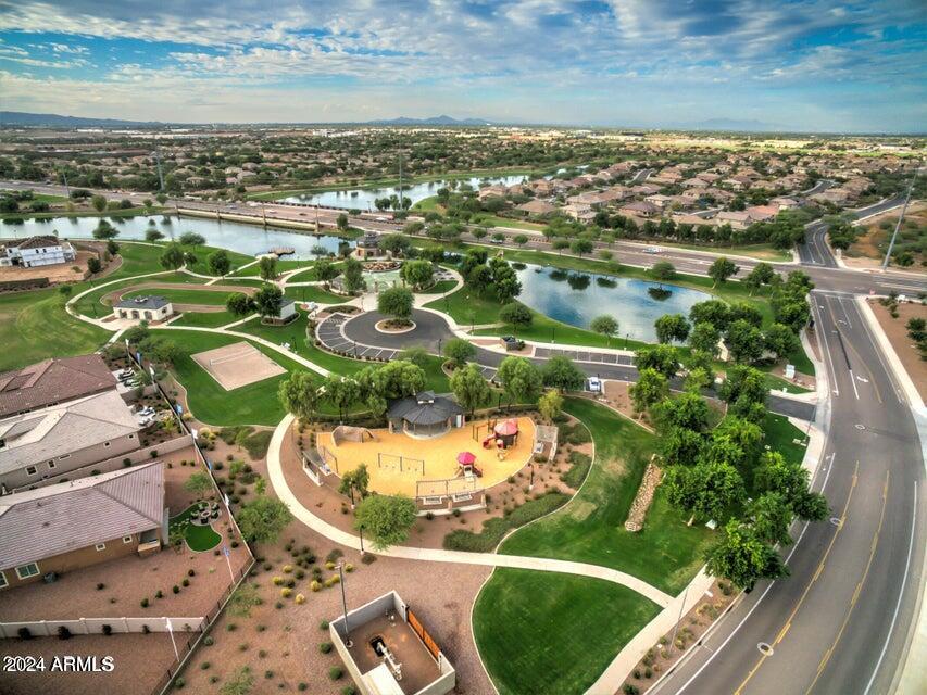 1069 E PERIWINKLE Way