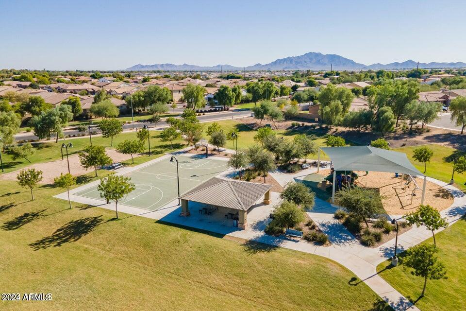 1069 E PERIWINKLE Way