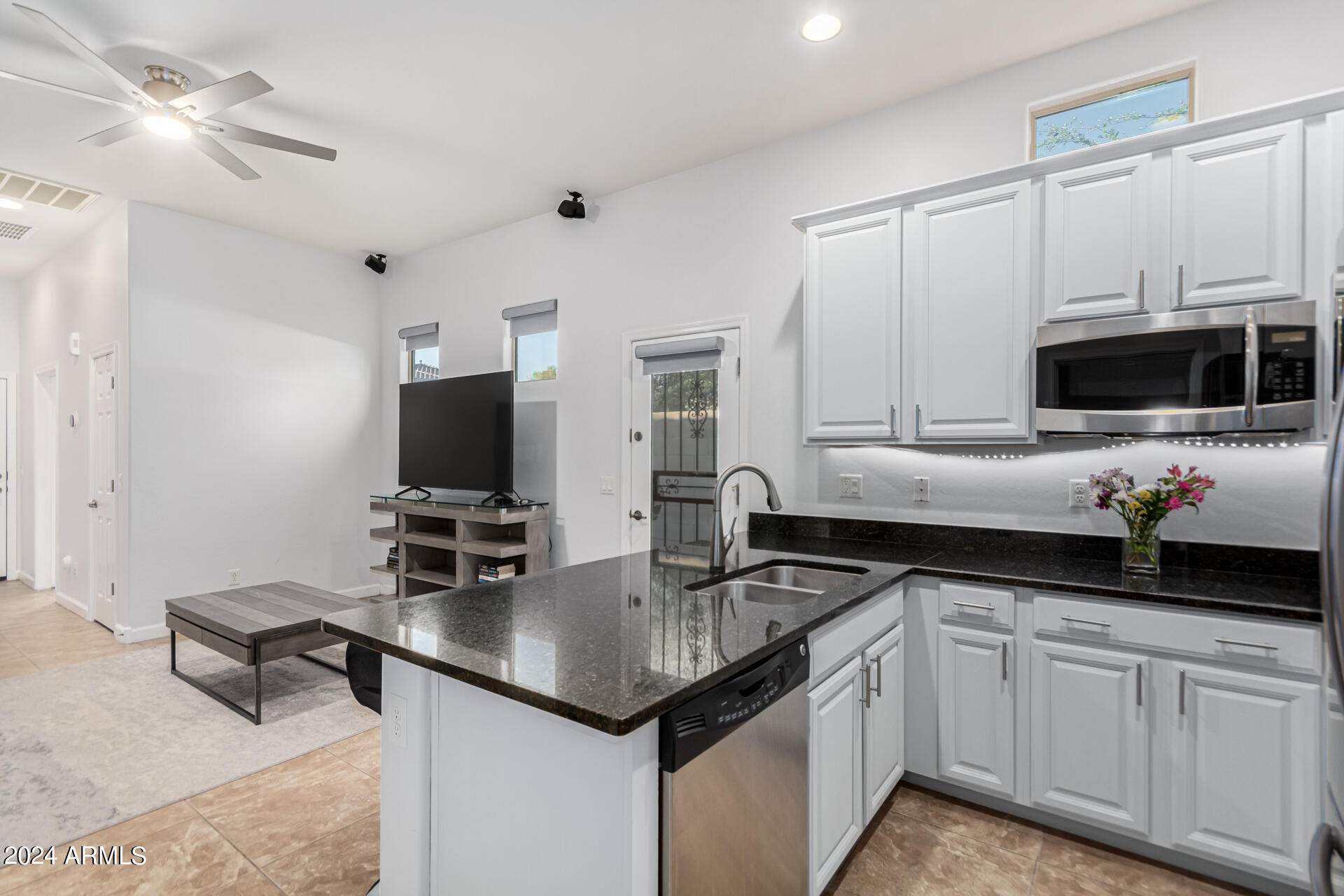 1069 E PERIWINKLE Way