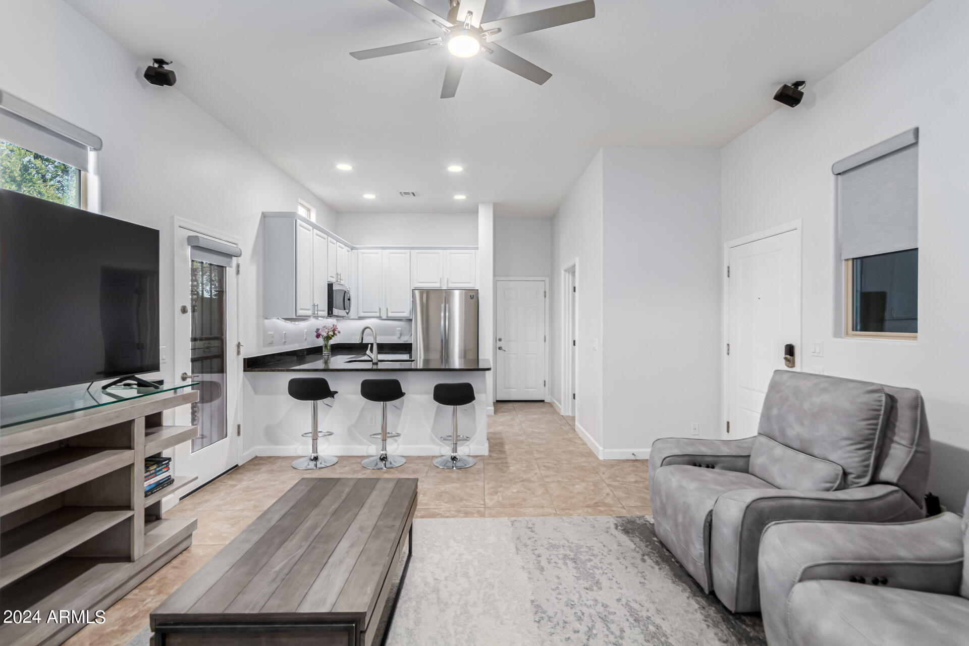 1069 E PERIWINKLE Way