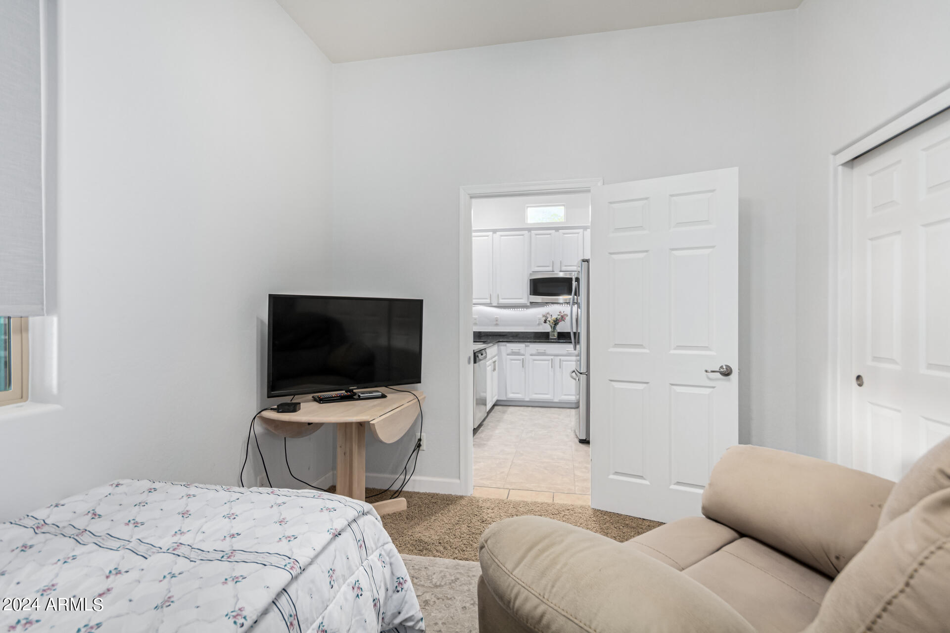 1069 E PERIWINKLE Way