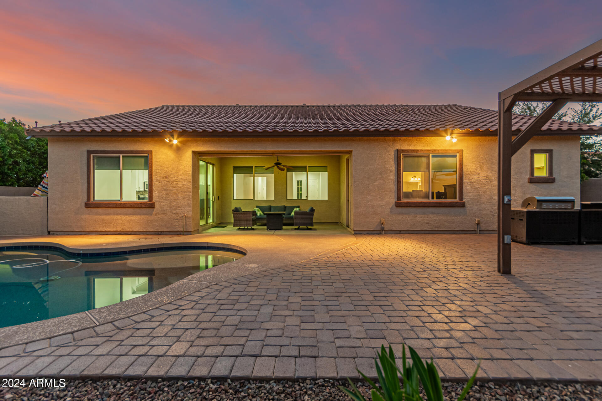 1069 E PERIWINKLE Way