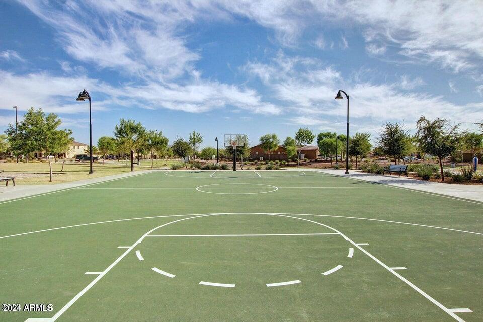 1069 E PERIWINKLE Way