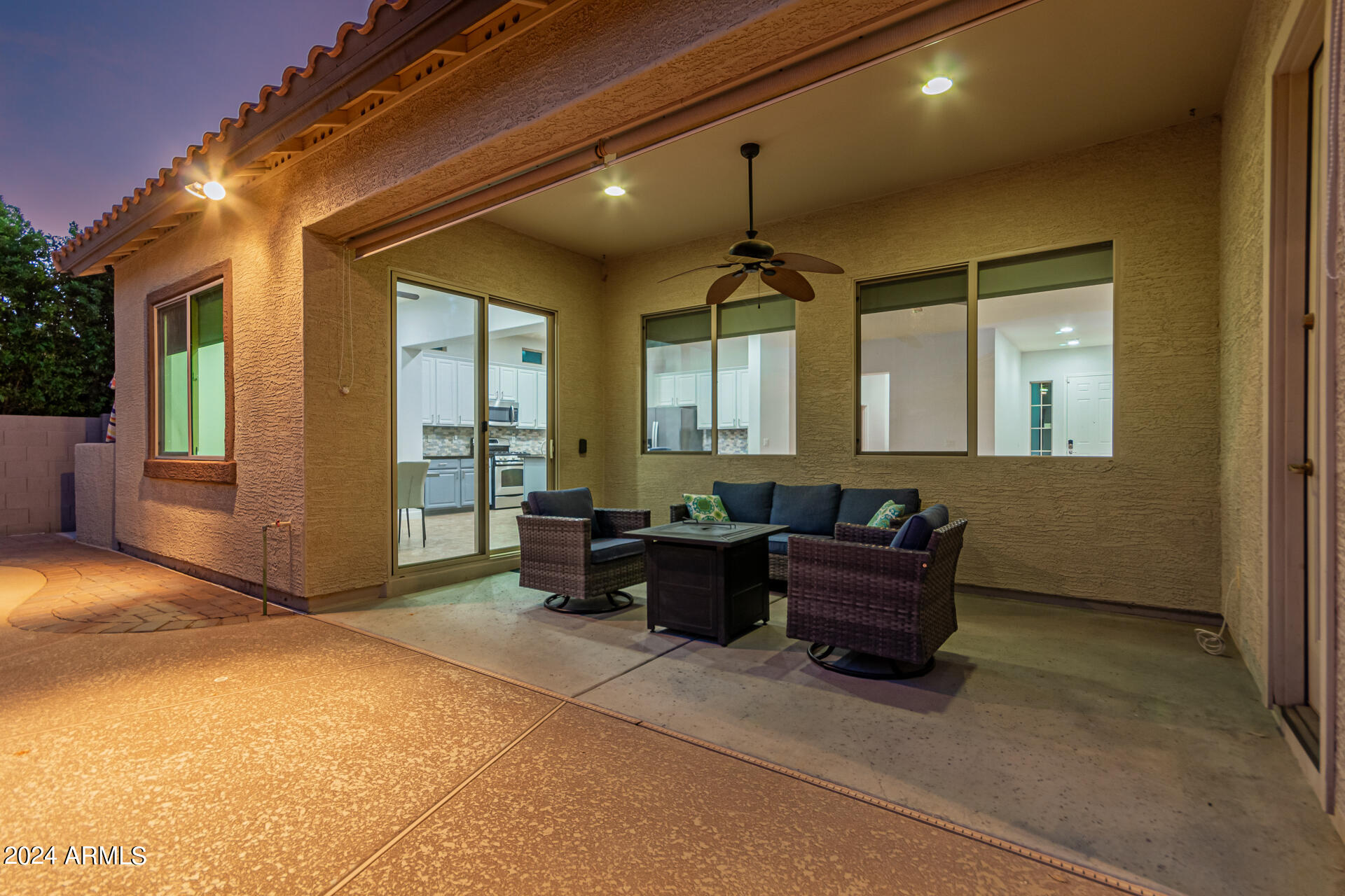 1069 E PERIWINKLE Way