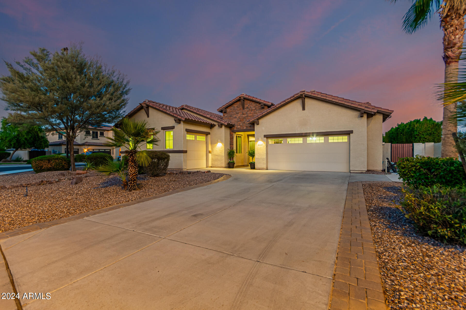 1069 E PERIWINKLE Way