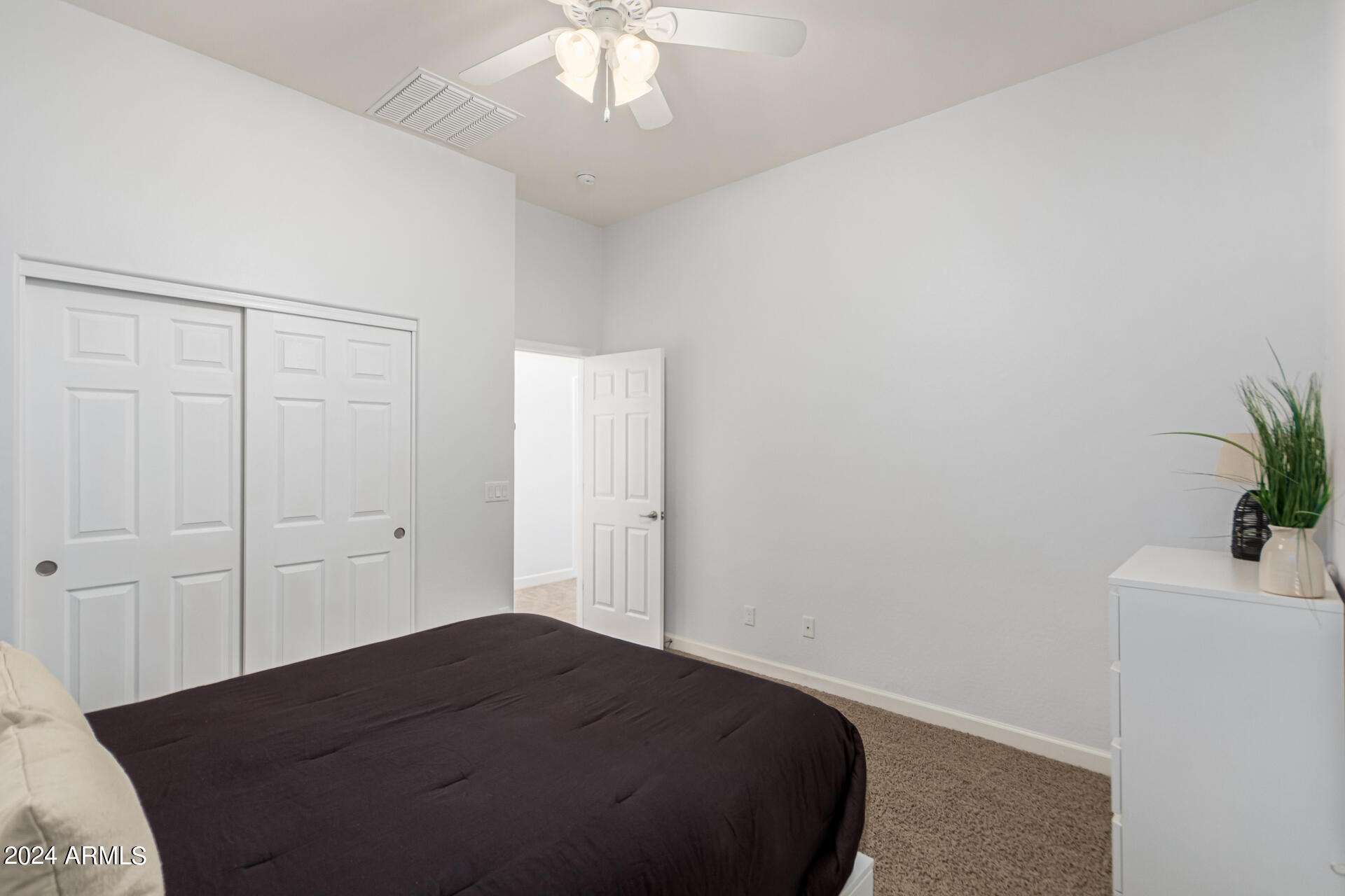 1069 E PERIWINKLE Way