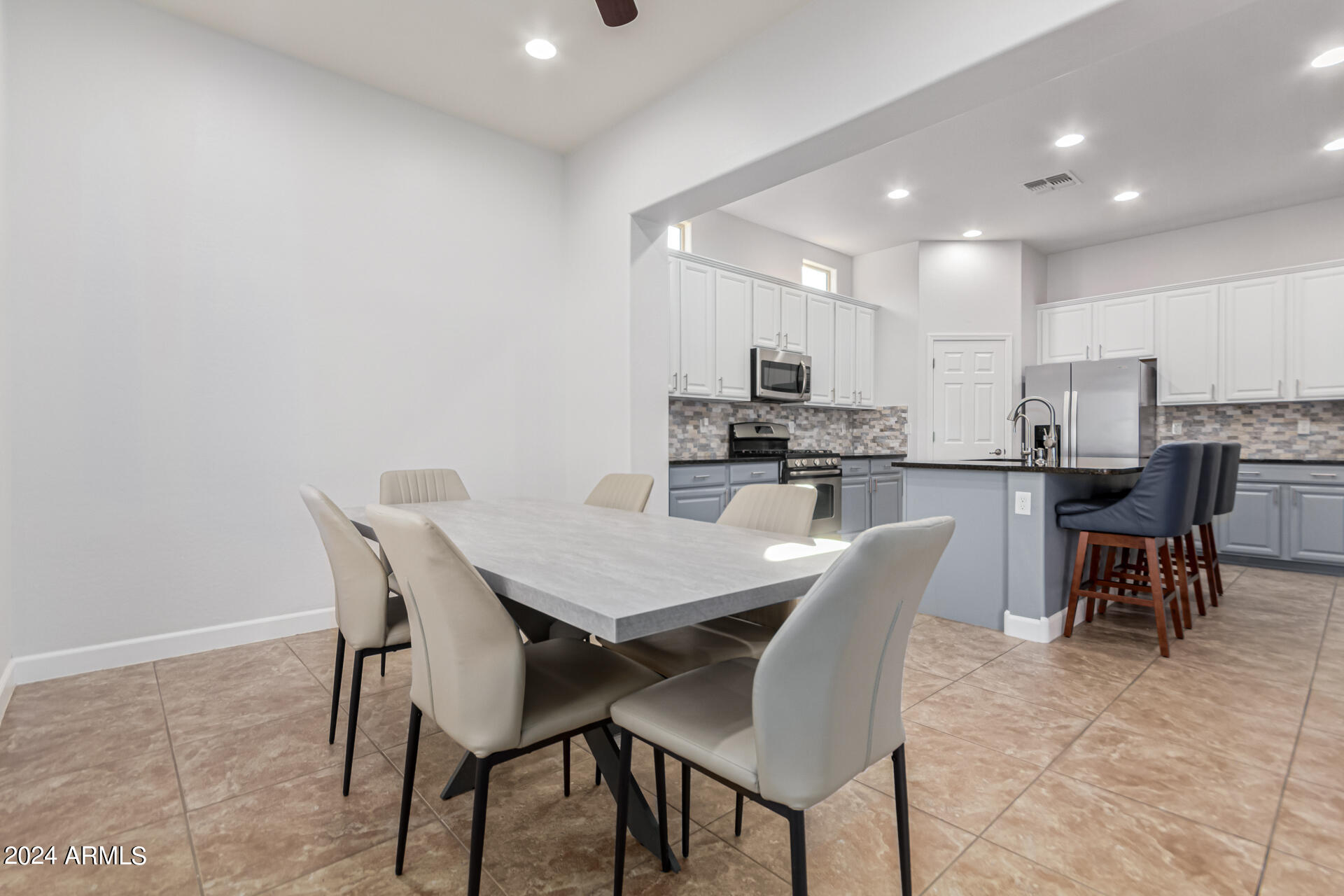 1069 E PERIWINKLE Way